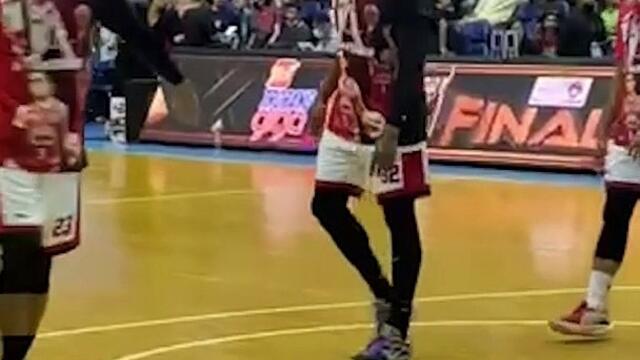 Justin Brownlee joins teammates in warmup  #PBAFinals