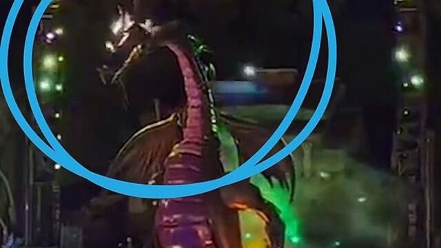 Un dragon prend feu en plein spectacle à Disneyland