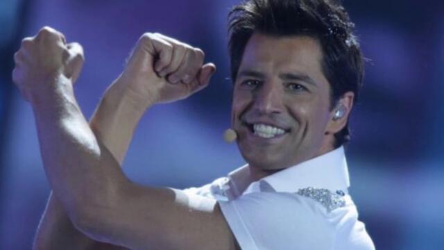 Сакис Рувас  - " Люби меня"