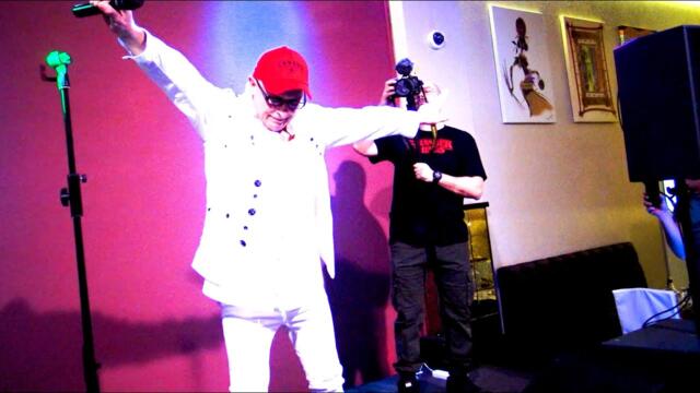 Валерий Палаускас   -   Обещаю ни в кого я больше не влюблюсь