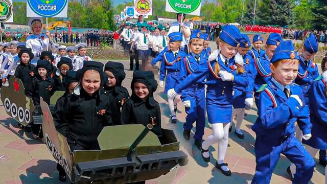 Парад детсадовских войск.