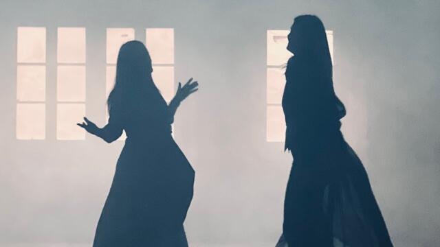 Mojca Štoka Moya & Tinkara Kovač - 2023 - Luč na koncu (Official Video)