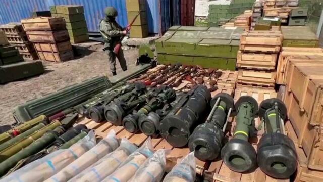 Украйна продава западната военна помощ на черния пазар