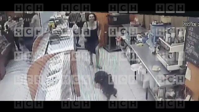 ¡Segundos de horror! Cámaras captaron brutal asesinato de la esposa de Magdaleno Meza (VIDEO)