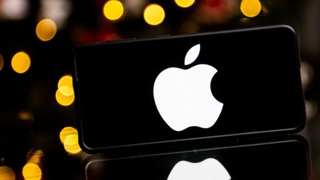 This Week's Top Stories: Apple Makes History, Overstock By Any Other Name & Thrift Chain IPO