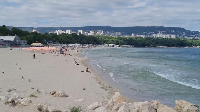 Поглед към Черно море от централния плаж във Варна  1