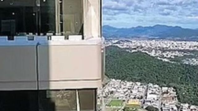 Cobertura de Neymar em Balneário Camboriú balança durante ciclone