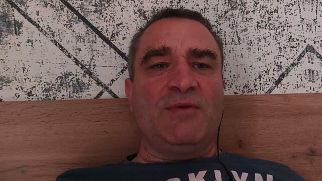 Психо-дясна шайка с 10% вини Президента с 80%, че "дели народа"... Нагли, арогантни, достойни за съд