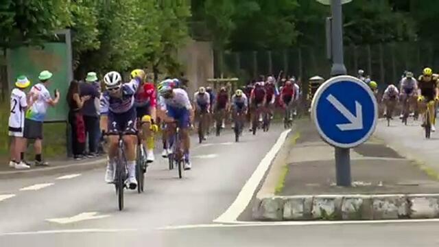 Insolite: Découvrez l'image de Julian Alaphilippe qui a été flashé par un radar lors de la dernière étape du Tour de France sur une route limitée à 50