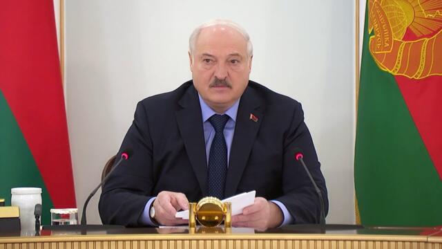 Лукашенко: Людям не платят зарплату и всё! Как вы хотите уборкой заниматься?!