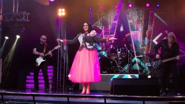 Лариса Гордьера  - "А он мне нравится"