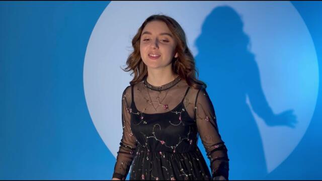 Александра Панкратова   -  «Глаза на песке»