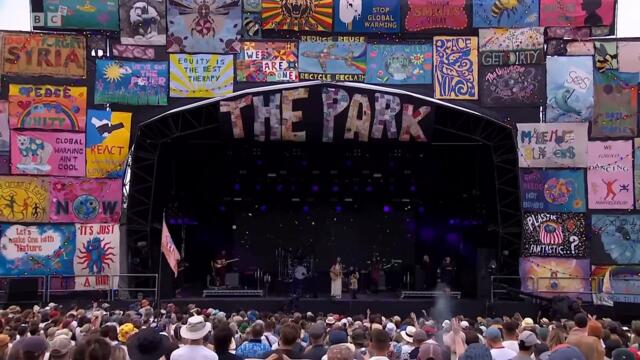 Weyes Blood chante "Andromeda" en live