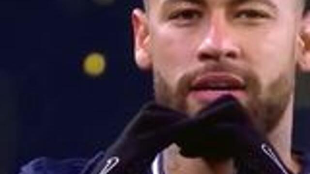       ' ! Neymar est un dribbleur hors du commun, malheureusement, l'un des derniers vrai dribbleur brésilien, au style "Joga Bonito" quitte l'Europe 