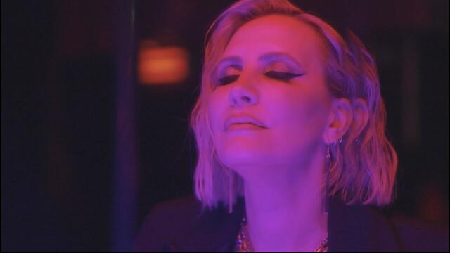 Claire Richards – I Surrender (Official Video)