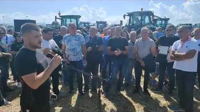 Проект на меморандум с протестиращите. Какви са реакциите на фермерите?