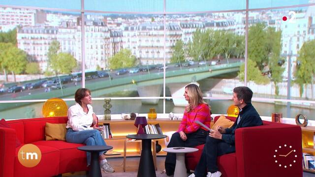 "Il m'a harcelé pendant 4 ans" : Mathilde Seigner révèle pourquoi elle ne voulait pas jouer dans la pièce de Benjamin Castaldi