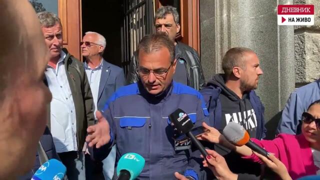 Миньори, пристигнали от блокадите на магистралите, не бяха допуснати на преговорите с кабинета