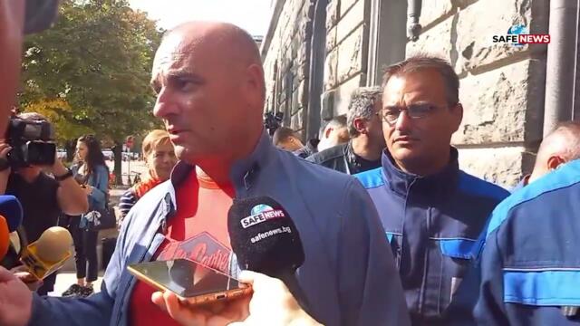 Продажниците не пуснаха част от енергитиците на среща с Денков