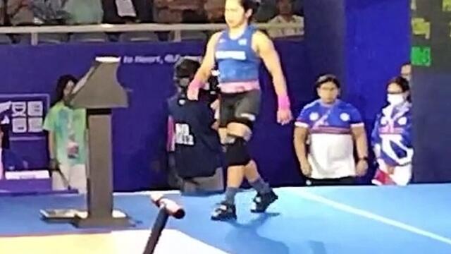 Hidilyn Diaz second clean and jerk attempt at 126 lbs #asiangames2022