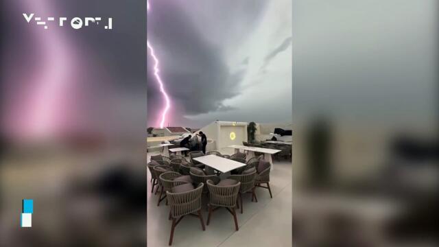 Shocking thunderstorm in Dubai, UAE