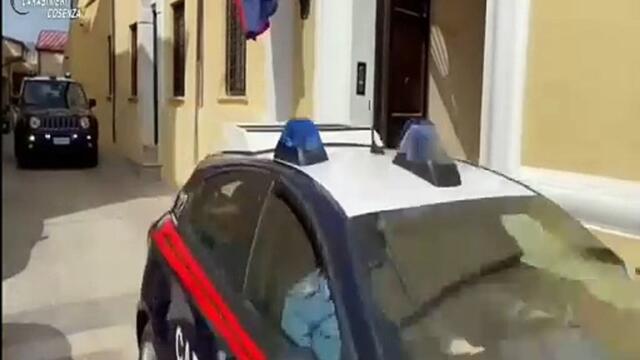"Pago ora, ritiro dopo": la tecnica della coppia che ha rubato 65mila euro di gioielli a Mormanno. Arrestati due 30enni