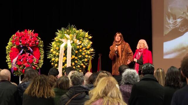 Multitudinaria despedida a Itziar Castro: familiares y amigos dan el último adiós a la actriz