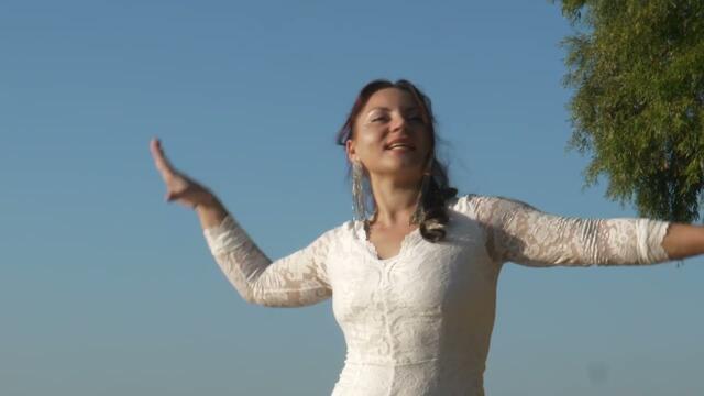 Шатохина Алиса     -    "А запах той ромашки"