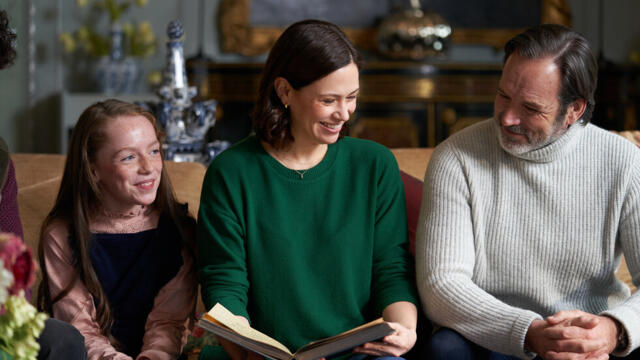 В Шотландия за Коледа (синхронен екип, дублаж по Нова телевизия на 25.12.2023 г.) (запис)