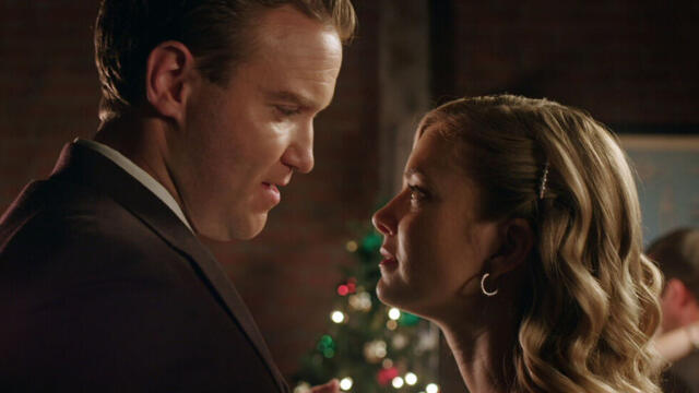 Коледа по кралски (синхронен екип, дублаж по Нова телевизия на 04.12.2022 г.) (запис)