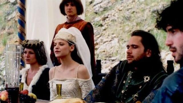 Невестата с големите крака (синхронен екип, дублаж по БНТ 1 на 31.12.2018 г.) (запис)