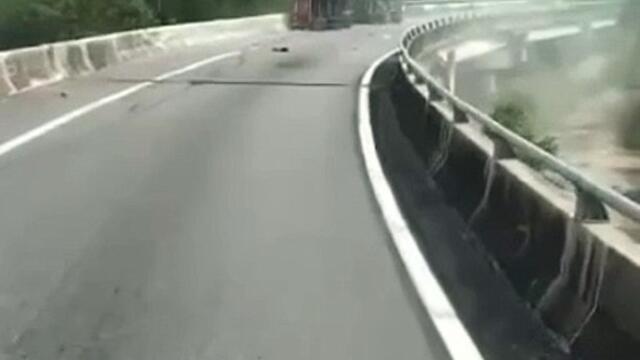 恐怖车祸 1死1重伤