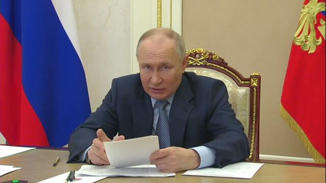 Владимир Путин: Россия - одна из немногих стран в мире, способная выпускать современные самолеты