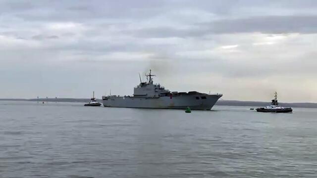 Royal Navy: Italian aircraft carrier Giuseppe Garibaldi enters Portsmouth Naval Base - Video by Toufel Ahmed