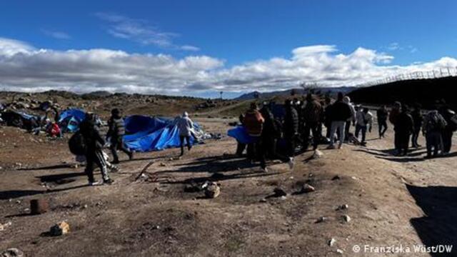 Volunteers on US border help migrants where government fails