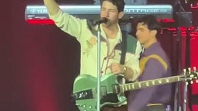 Fans scream their hearts out in Jonas Brothers' "SOS" | PEP Jams