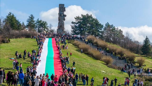 Моменти от честването на 3 март в град Панагюрище!