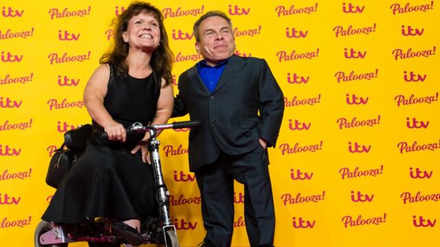 Warwick Davis announces the death of his wife Samantha