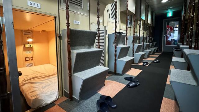 Stayed $16 Cheap Capsule Hotel in Tokyo. Just Like Prison Cell.