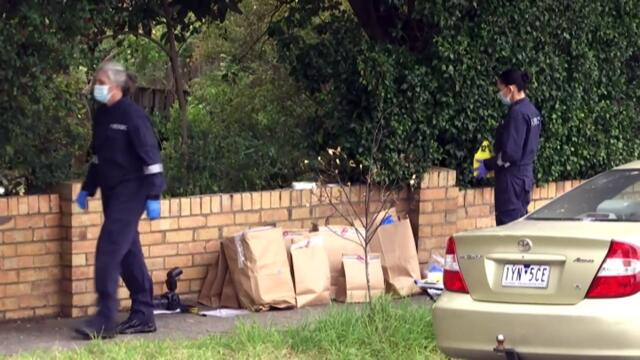 Melbourne police search for pair who fled scene after man killed in city's south-east