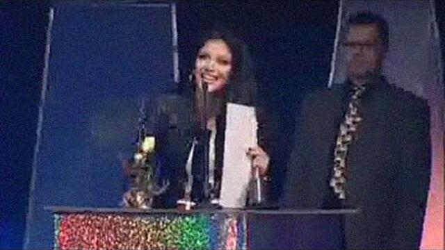 Анелия получава награда за "Най-предпочитани клипове по Планета ТВ през 2003"