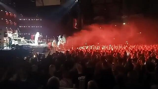 James perform Sit Down at Newcastle's Utilita Arena