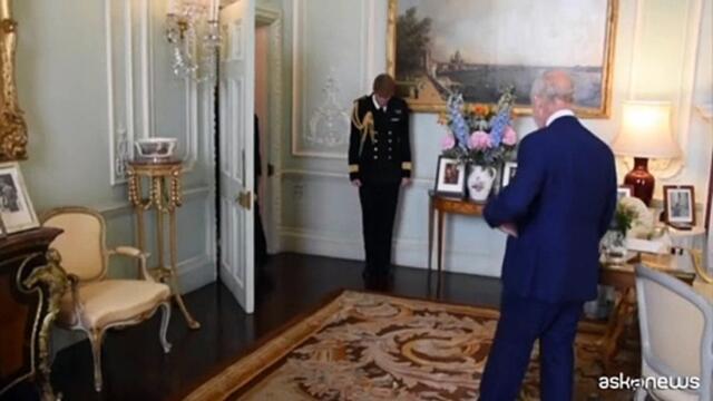 Re Carlo accoglie Starmer a Buckingham Palace