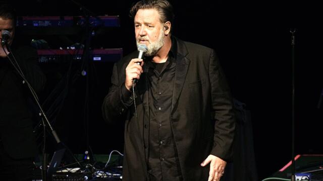 Russell Crowe reveals his ancestry at a gig in Inverness