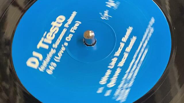 DJ TIESTO FEATURING SUZANNE PALMER - FLIGHT 643 (LOVES ON FIRE)