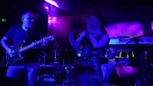 Aleksandra Mladenovic - Pazi s kime spavas (Tarapana LIVE)