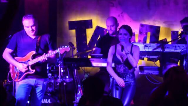 Aleksandra Mladenovic - Ljubi me i nista ne pitaj (Tarapana LIVE)
