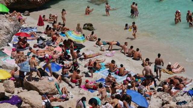 Mallorca pushes back against mass tourism