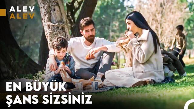 Saklı Kalmış En Güzel Duygularsınız - Alev Alev