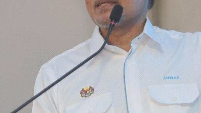 Helping the people will not cause govt's downfall, corruption will, says Anwar